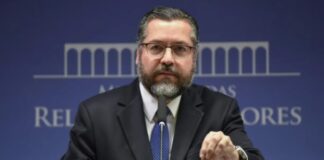 Ernesto Araújo, ex ministro brasileño: “Es cada vez más indistinguible el crimen organizado a la corrupción”