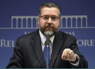 Ernesto Araújo, ex ministro brasileño: “Es cada vez más indistinguible el crimen organizado a la corrupción”