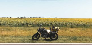 La historia de un argentino que recorre el mundo en moto: “Despúes del Mundial seguiré viajando por África”