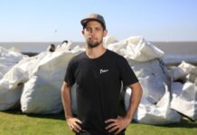 Yago Lange: “Ya hay 100 mil toneladas en la Península Valdés y el fondo marino debe estar destruido”
