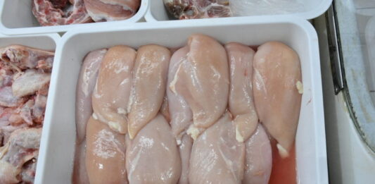 Carlos Sinesi: “La Argentina consume 50 kilos de carne de pollo por persona por año”