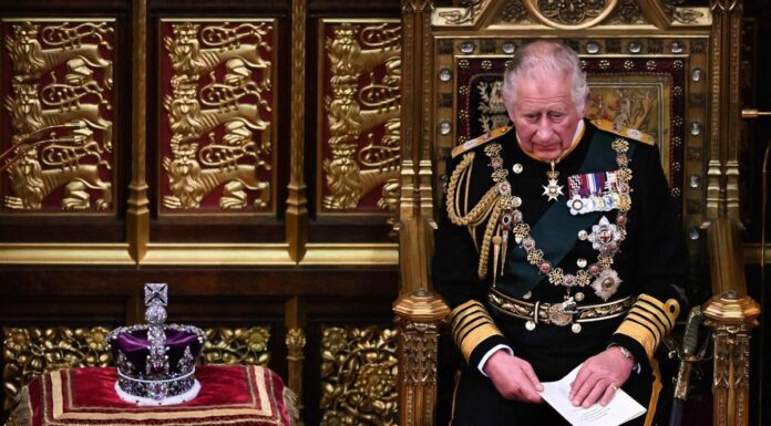 Ramón Pérez Maura sobre la coronación de Carlos III: “Es la primera que se va a fotografiar a color”