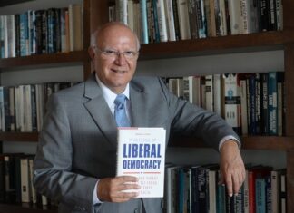 El análisis de un importante economista de El Salvador: “Si Argentina emite demasiados pesos, el Banco Central se va a quedar sin dólares”