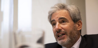 Darío Epstein: “Para dolarizar hacen falta dólares”