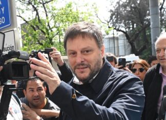 Leandro Santoro, tras bajarse del balotaje en la Ciudad: “Era una situación difícil de afrontar para la campaña nacional”
