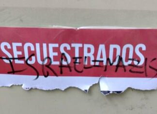 Una de las facultades de la UBA apareció con carteles y mensajes en contra de Israel