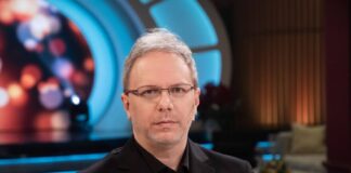 Nik: “La política siempre intenta controlar los medios de comunicación tradicionales”