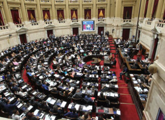 Diputados trata el proyecto de Ley Ómnibus en una sesión maratónica