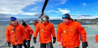 El teniente que le hizo un regalo a Javier Milei en la Antártida reveló qué era: “Se fue muy emocionado”