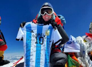 Una argentina logró llegar a la cima del Everest y se convirtió en récord