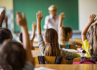 Más chicos asisten a la escuela pero aprenden menos