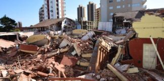 “Se escuchó un movimiento”, el estremecedor detalle de los bomberos de Villa Gesell en medio del derrumbe