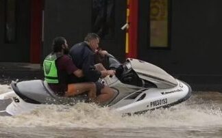 El relato de un hombre que salió a rescatar víctimas del temporal de Bahía Blanca: “Fue como una película de catástrofe”