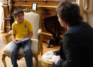 El relato del niño libertario que visitó a Javier Milei en la Casa Rosada: “De grande me gustaría ser ministro de Economía”