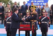 “¿Este es el verdadero?”, la pregunta de Eduardo Feinmann a Juan Carlos Pallarols sobre el sable corvo de San Martín