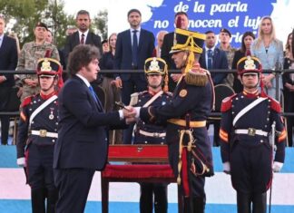 “¿Este es el verdadero?”, la pregunta de Eduardo Feinmann a Juan Carlos Pallarols sobre el sable corvo de San Martín