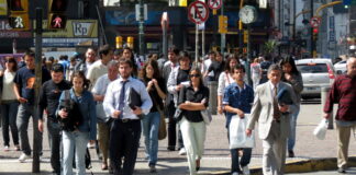 Una consultora analizó “la micro” de la gente: “El 76% considera que su salario no le gana la inflación”