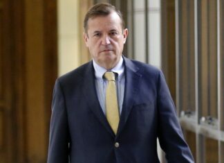 Luis Pardo, sobre la violencia escolar en Chile: “El Gobierno mandó un proyecto de Ley para que los alumnos muestren las mochilas antes de ingresar”