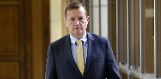 Luis Pardo, sobre la violencia escolar en Chile: “El Gobierno mandó un proyecto de Ley para que los alumnos muestren las mochilas antes de ingresar”