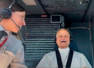 La copiloto que recibió al Papa León XIV en la cabina del avión de Iberia: “Parecía un niño”