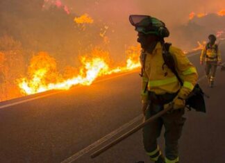 Un fotógrafo argentino logró captar impactantes imágenes del trágico incendio en España