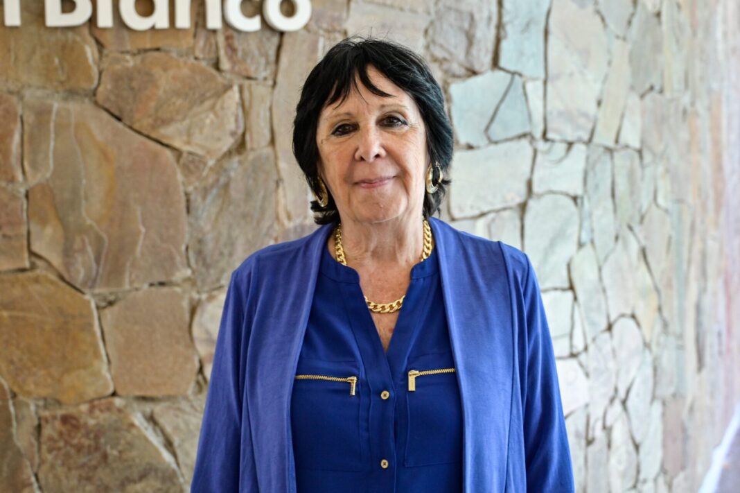 ANA MARIA BORZONE